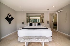 Limitless Jungle Villas Complex, 5 BR, Ubud With Staff