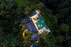 Limitless Jungle Villas Complex, 5 BR, Ubud With Staff