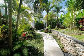 Limitless Jungle Villas Complex, 5 BR, Ubud With Staff
