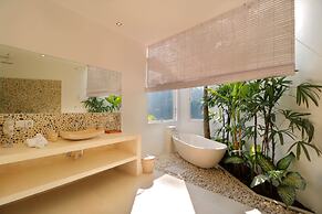 Limitless Jungle Villas Complex, 5 BR, Ubud With Staff
