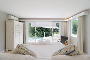 Limitless Jungle Villas Complex, 5 BR, Ubud With Staff