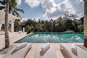 Limitless Jungle Villas Complex, 5 BR, Ubud With Staff