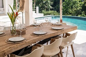 Limitless Jungle Villas Complex, 5 BR, Ubud With Staff