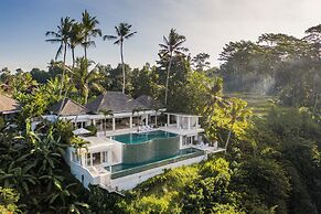 Limitless Jungle Villas Complex, 5 BR, Ubud With Staff