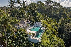 Limitless Jungle Villas Complex, 5 BR, Ubud With Staff
