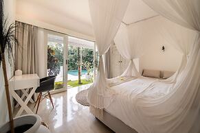 Limitless Jungle Villas Complex, 5 BR, Ubud With Staff