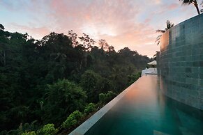 Limitless Jungle Villas Complex, 5 BR, Ubud With Staff