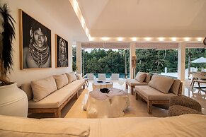 Limitless Jungle Villas Complex, 5 BR, Ubud With Staff