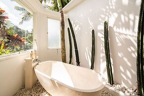 Limitless Jungle Villas Complex, 5 BR, Ubud With Staff