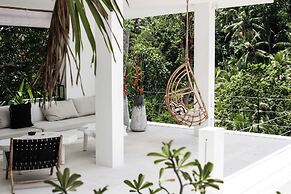 Limitless Jungle Villas Complex, 5 BR, Ubud With Staff