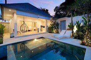 Limitless Jungle Villas Complex, 5 BR, Ubud With Staff