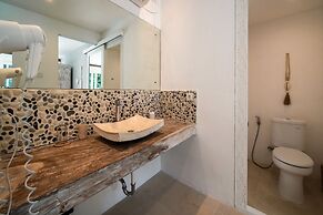 Limitless Jungle Villas Complex, 5 BR, Ubud With Staff