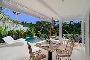 Limitless Jungle Villas Complex, 5 BR, Ubud With Staff