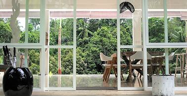 Limitless Jungle Villas Complex, 5 BR, Ubud With Staff