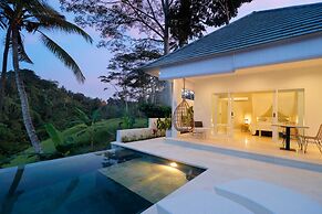 Limitless Jungle Villas Complex, 5 BR, Ubud With Staff