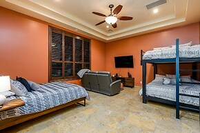 Casa Sunridge 5 Bedroom Home by Redawning