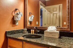 Tree Tops by HoneyBear Cabins