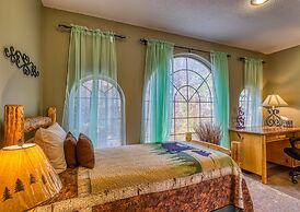 Tree Tops by HoneyBear Cabins