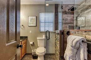 Tree Tops by HoneyBear Cabins