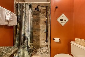 Tree Tops by HoneyBear Cabins