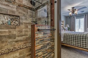 Tree Tops by HoneyBear Cabins