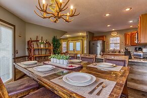 Tree Tops by HoneyBear Cabins