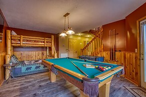 Tree Tops by HoneyBear Cabins