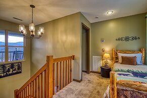 Tree Tops by HoneyBear Cabins