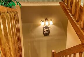 Tree Tops by HoneyBear Cabins