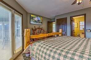 Tree Tops by HoneyBear Cabins