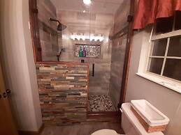 Tree Tops by HoneyBear Cabins