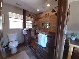 Tree Tops by HoneyBear Cabins