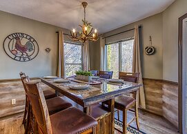 Tree Tops by HoneyBear Cabins