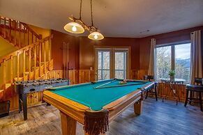 Tree Tops by HoneyBear Cabins