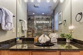 Tree Tops by HoneyBear Cabins