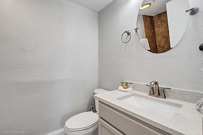 Stylish Condo CDC Standards Private Balcony 2BD 2BA 6en165