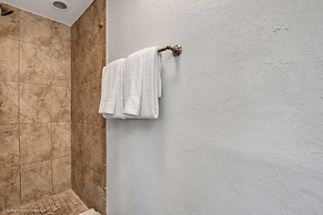 Stylish Condo CDC Standards Private Balcony 2BD 2BA 6en165