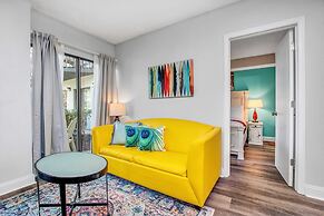 Stylish Condo CDC Standards Private Balcony 2BD 2BA 6en165