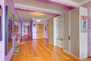 Seafront Apartment in Sliema With Pool, Upmarket Complex