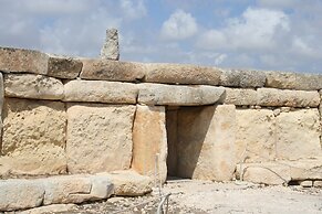 Seafront Apartment in Sliema With Pool, Upmarket Complex