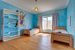 Seafront Apartment in Sliema With Pool, Upmarket Complex