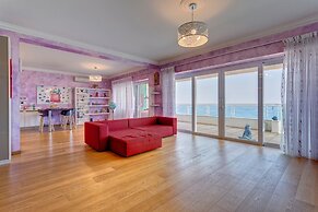 Seafront Apartment in Sliema With Pool, Upmarket Complex