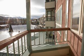 1538 Lakeshore 1 Bedroom Condo by RedAwning