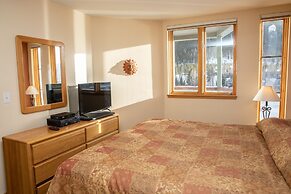 1538 Lakeshore 1 Bedroom Condo by RedAwning