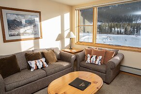 1538 Lakeshore 1 Bedroom Condo by RedAwning