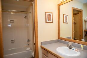 1538 Lakeshore 1 Bedroom Condo by RedAwning