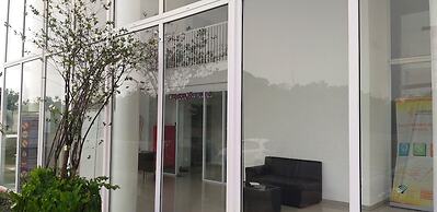 Studio Room Apartment Aeropolis by Rusdi