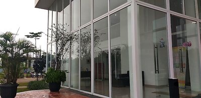 Studio Room Apartment Aeropolis by Rusdi