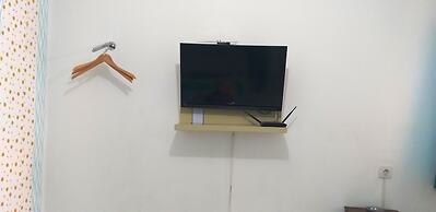 Studio Room Apartment Aeropolis by Rusdi