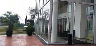 Studio Room Apartment Aeropolis by Rusdi